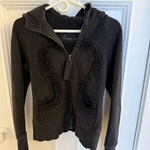 Lululemon Retro Hiver 13 Scuba Hoodie with Ruffle Detail. Size M
